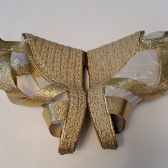 Michael Kors Women's Giovanna Leather Wedge Sandal - Picture 4 of 10